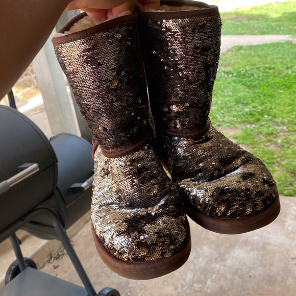 Women UGGS boots - Picture 13 of 13